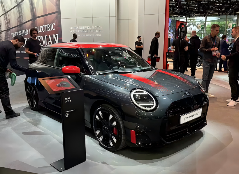 Cooper Mini Electric do Trung Quốc sản xuất, Aceman JCW đặt ra để ra mắt