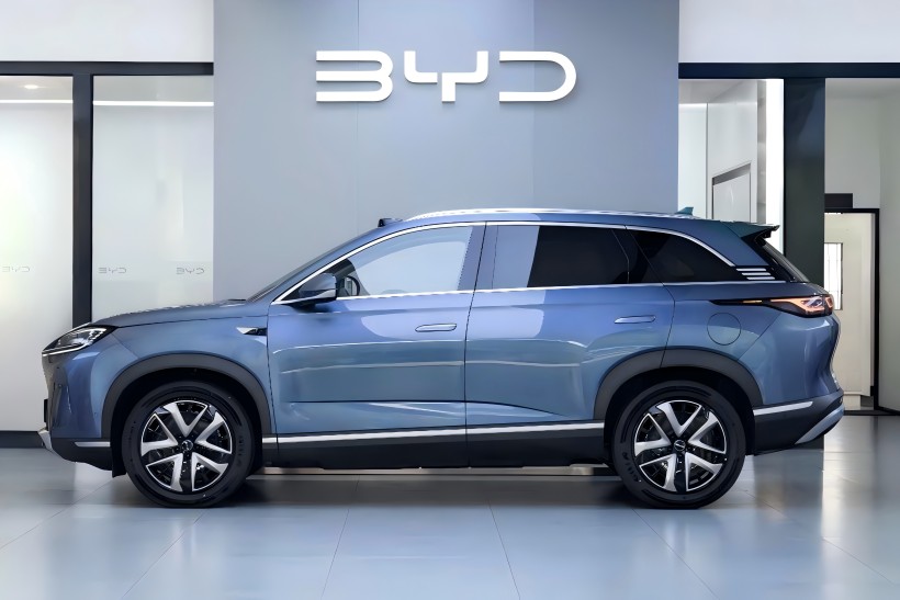 Phiên bản lái xe thông minh BYD 07 DM-I, với giá khởi điểm ước tính là 250.000 nhân dân tệ và dự kiến ​​sẽ sớm được tung ra thị trường, đã đến các đại lý.